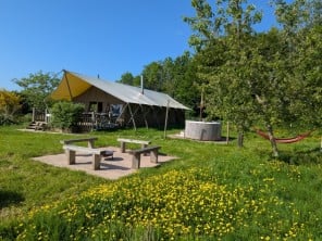 Buzzard Safari Lodge Glamping with Hot Tub